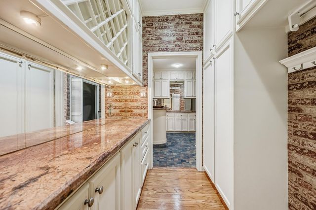 2111 N Galveston Avenue, Pearland, TX 77581