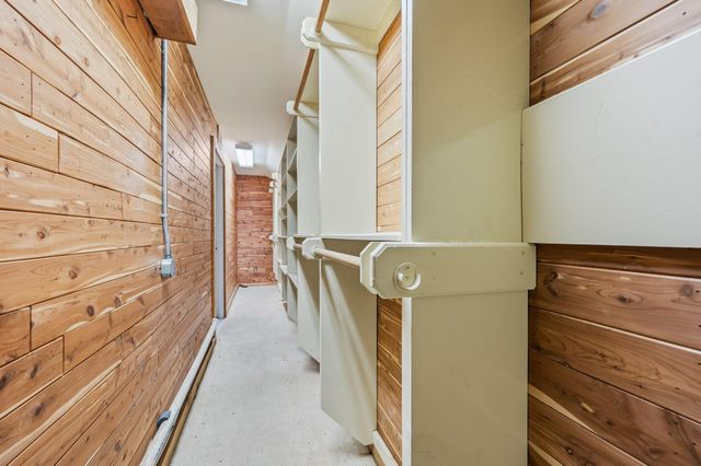 2111 N Galveston Avenue, Pearland, TX 77581