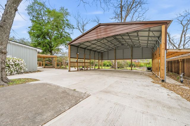 2111 N Galveston Avenue, Pearland, TX 77581