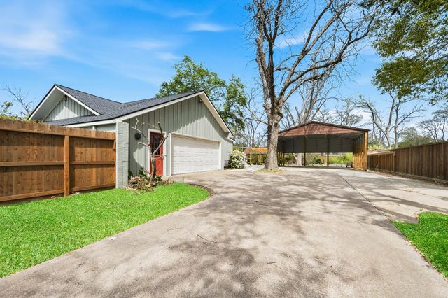 2111 N Galveston Avenue, Pearland, TX 77581