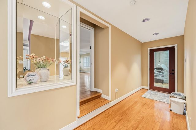 2111 N Galveston Avenue, Pearland, TX 77581