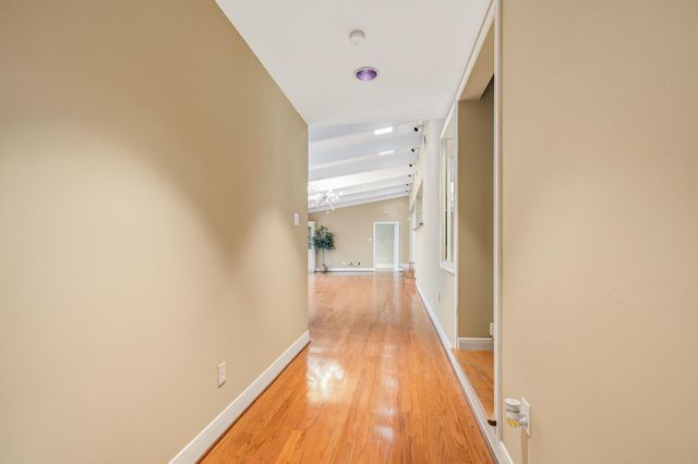 2111 N Galveston Avenue, Pearland, TX 77581