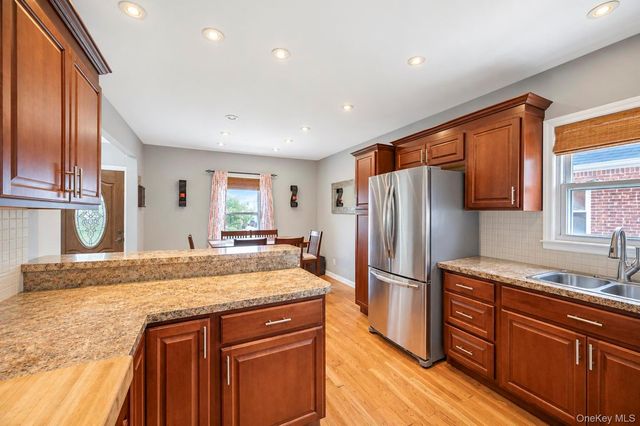 61 Stephen Place, Valley Stream, NY 11580
