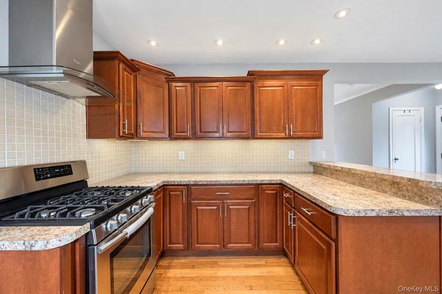 61 Stephen Place, Valley Stream, NY 11580