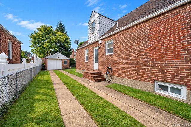 61 Stephen Place, Valley Stream, NY 11580