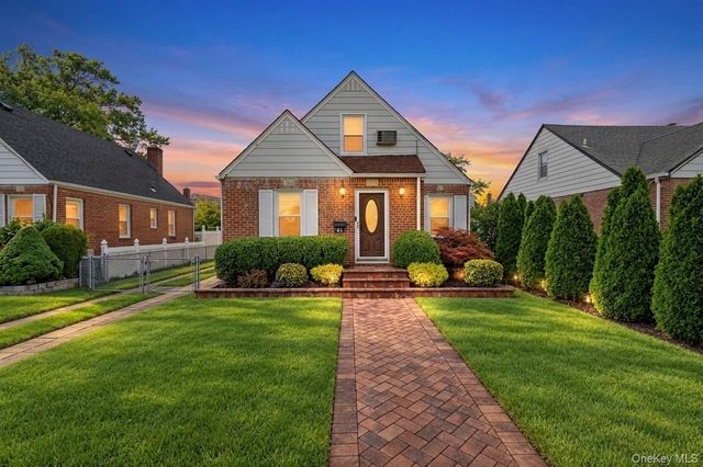 61 Stephen Place, Valley Stream, NY 11580