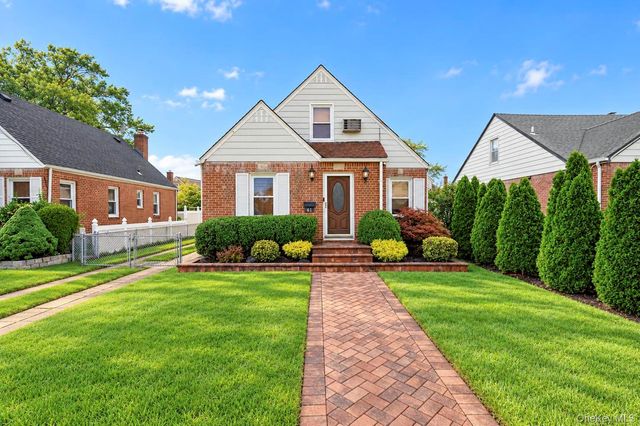 61 Stephen Place, Valley Stream, NY 11580