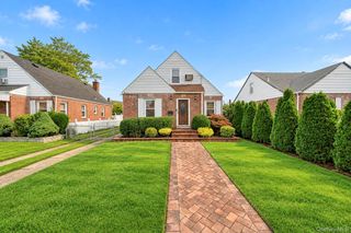 61 Stephen Place, Valley Stream, NY 11580