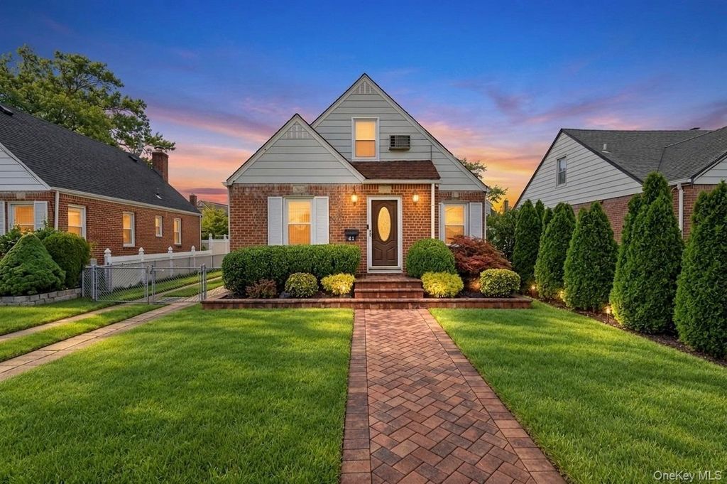 61 Stephen Place, Valley Stream, NY 11580 — photo 2