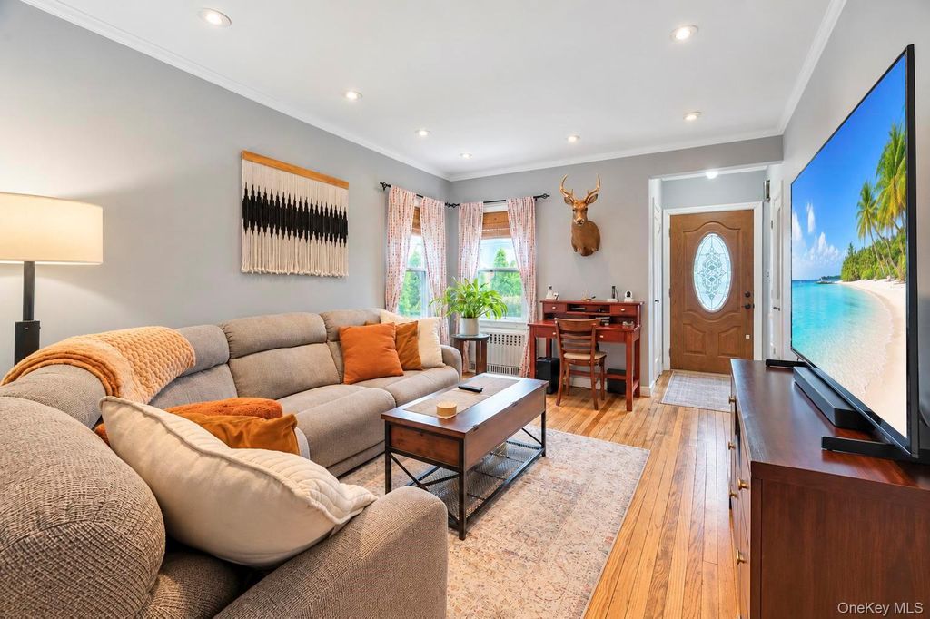 61 Stephen Place, Valley Stream, NY 11580 — photo 4