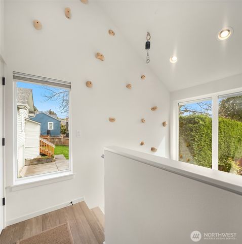 411 B NE 80th Street, Seattle, WA 98115