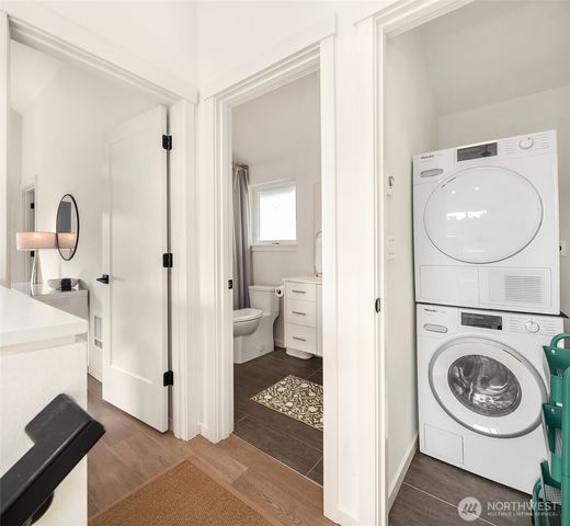 411 B NE 80th Street, Seattle, WA 98115