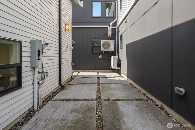 411 B NE 80th Street, Seattle, WA 98115