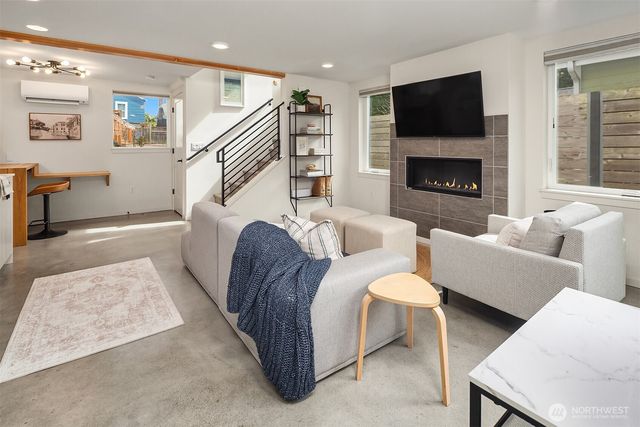 411 B NE 80th Street, Seattle, WA 98115