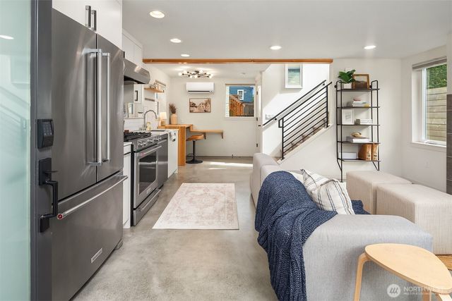 411 B NE 80th Street, Seattle, WA 98115