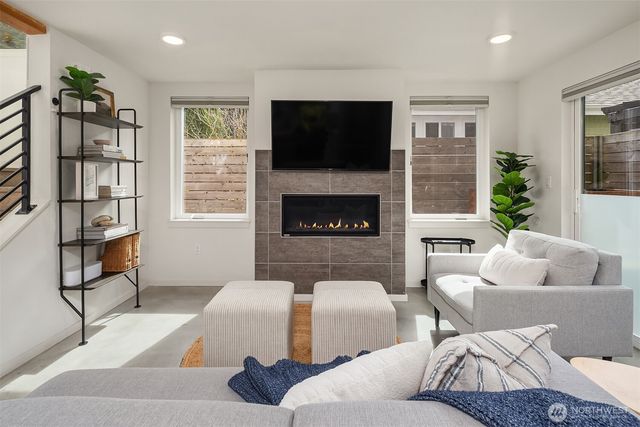 411 B NE 80th Street, Seattle, WA 98115