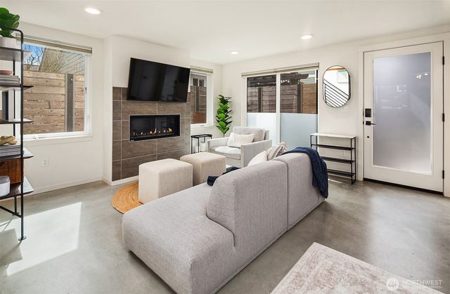 411 B NE 80th Street, Seattle, WA 98115