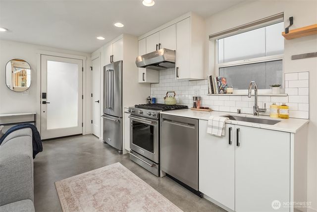 411 B NE 80th Street, Seattle, WA 98115