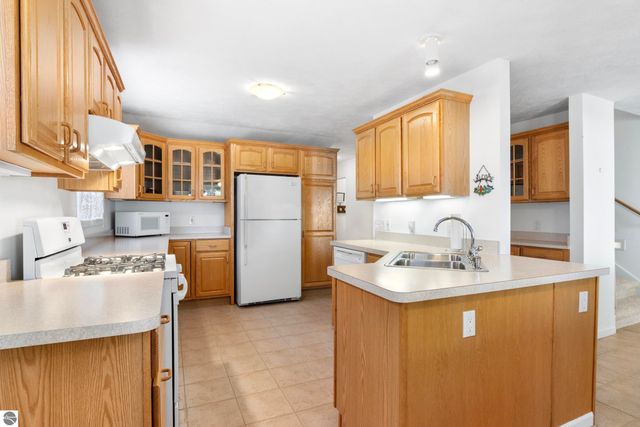 6531 Bixler Road, Beulah, MI 49617