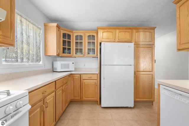 6531 Bixler Road, Beulah, MI 49617