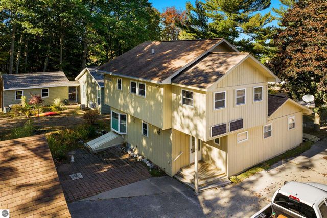 6531 Bixler Road, Beulah, MI 49617