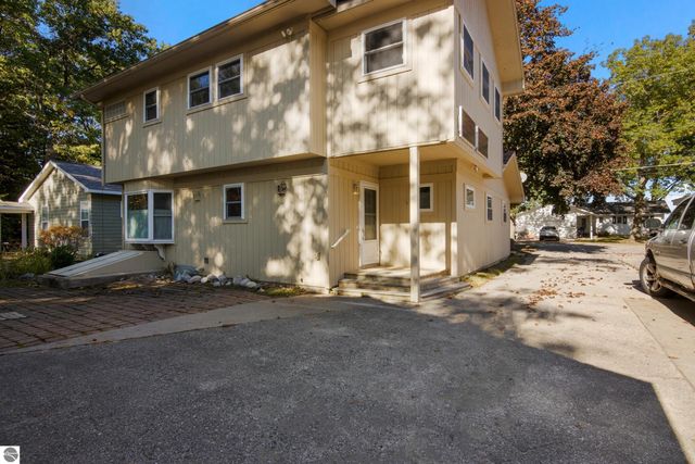 6531 Bixler Road, Beulah, MI 49617