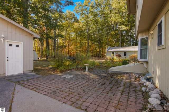 6531 Bixler Road, Beulah, MI 49617