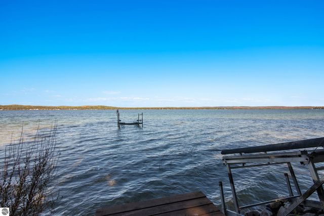 6531 Bixler Road, Beulah, MI 49617