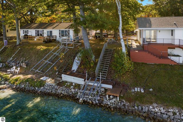 6531 Bixler Road, Beulah, MI 49617