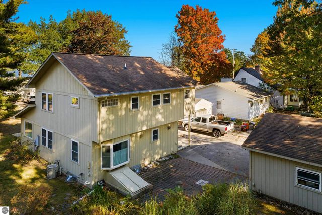 6531 Bixler Road, Beulah, MI 49617