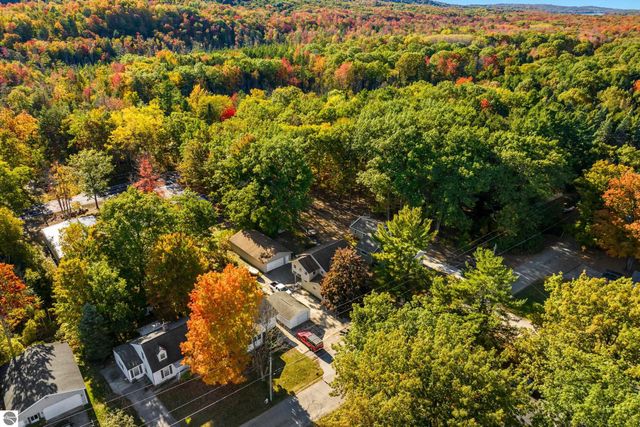 6531 Bixler Road, Beulah, MI 49617