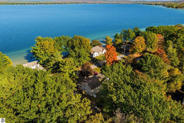 6531 Bixler Road, Beulah, MI 49617