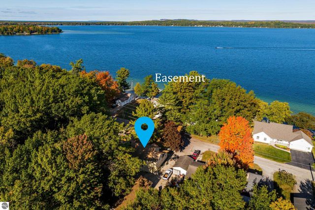 6531 Bixler Road, Beulah, MI 49617