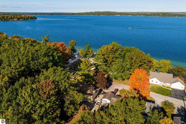 6531 Bixler Road, Beulah, MI 49617