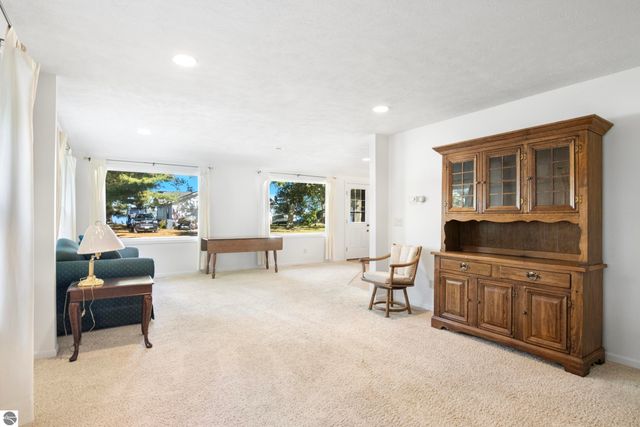 6531 Bixler Road, Beulah, MI 49617