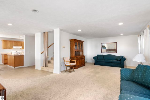 6531 Bixler Road, Beulah, MI 49617