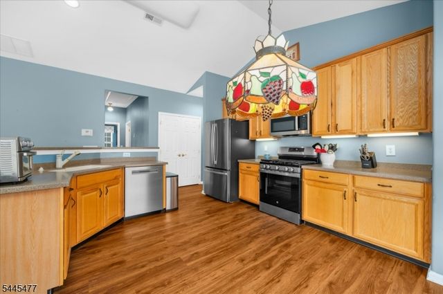 79 Renaissance Blvd, Franklin Twp., NJ 08873
