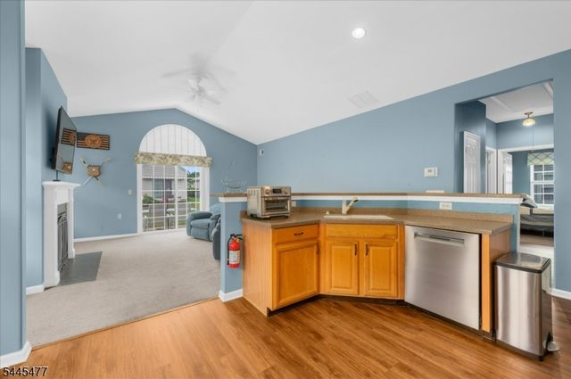 79 Renaissance Blvd, Franklin Twp., NJ 08873