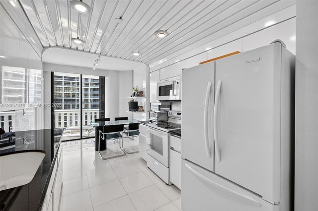 3000 Island Boulevard 2506, Aventura, FL 33160