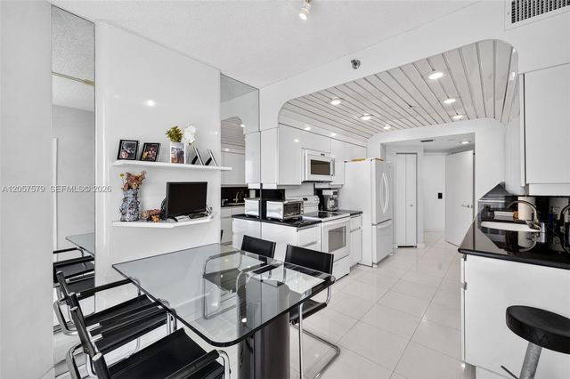 3000 Island Boulevard 2506, Aventura, FL 33160