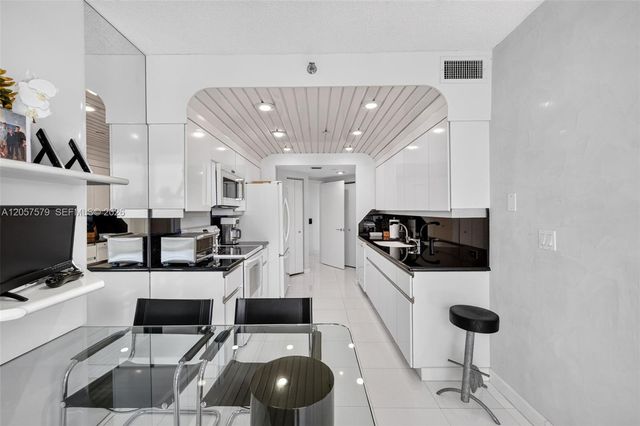 3000 Island Boulevard 2506, Aventura, FL 33160