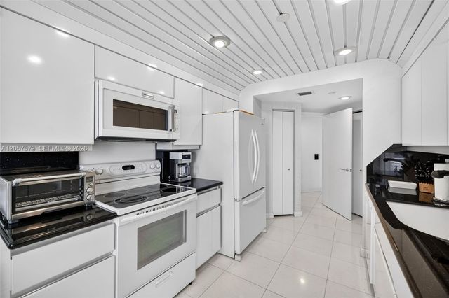 3000 Island Boulevard 2506, Aventura, FL 33160