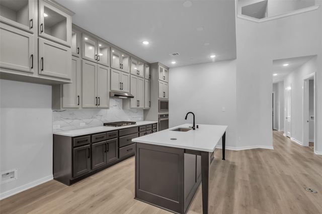 527 Cypress Valley Avenue, Montgomery, TX 77316