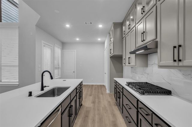 527 Cypress Valley Avenue, Montgomery, TX 77316