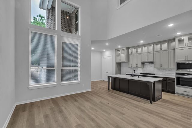 527 Cypress Valley Avenue, Montgomery, TX 77316