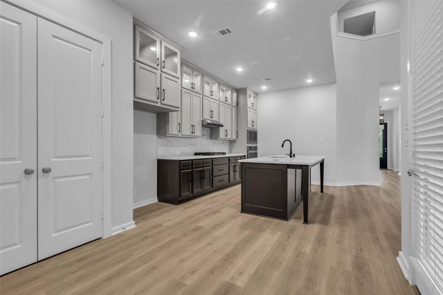 527 Cypress Valley Avenue, Montgomery, TX 77316