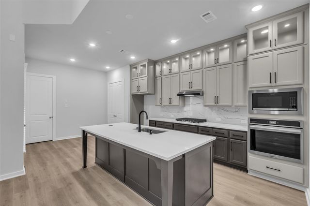 527 Cypress Valley Avenue, Montgomery, TX 77316