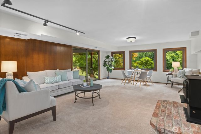 25803 SE 157th Street, Issaquah, WA 98027