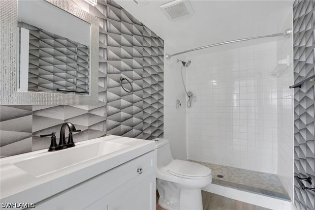 5499 Rattlesnake Hammock RD A-207, Naples, FL 34113