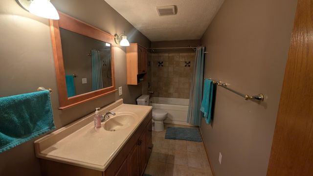 501 Cedar Court NE, Pine Island, MN 55963